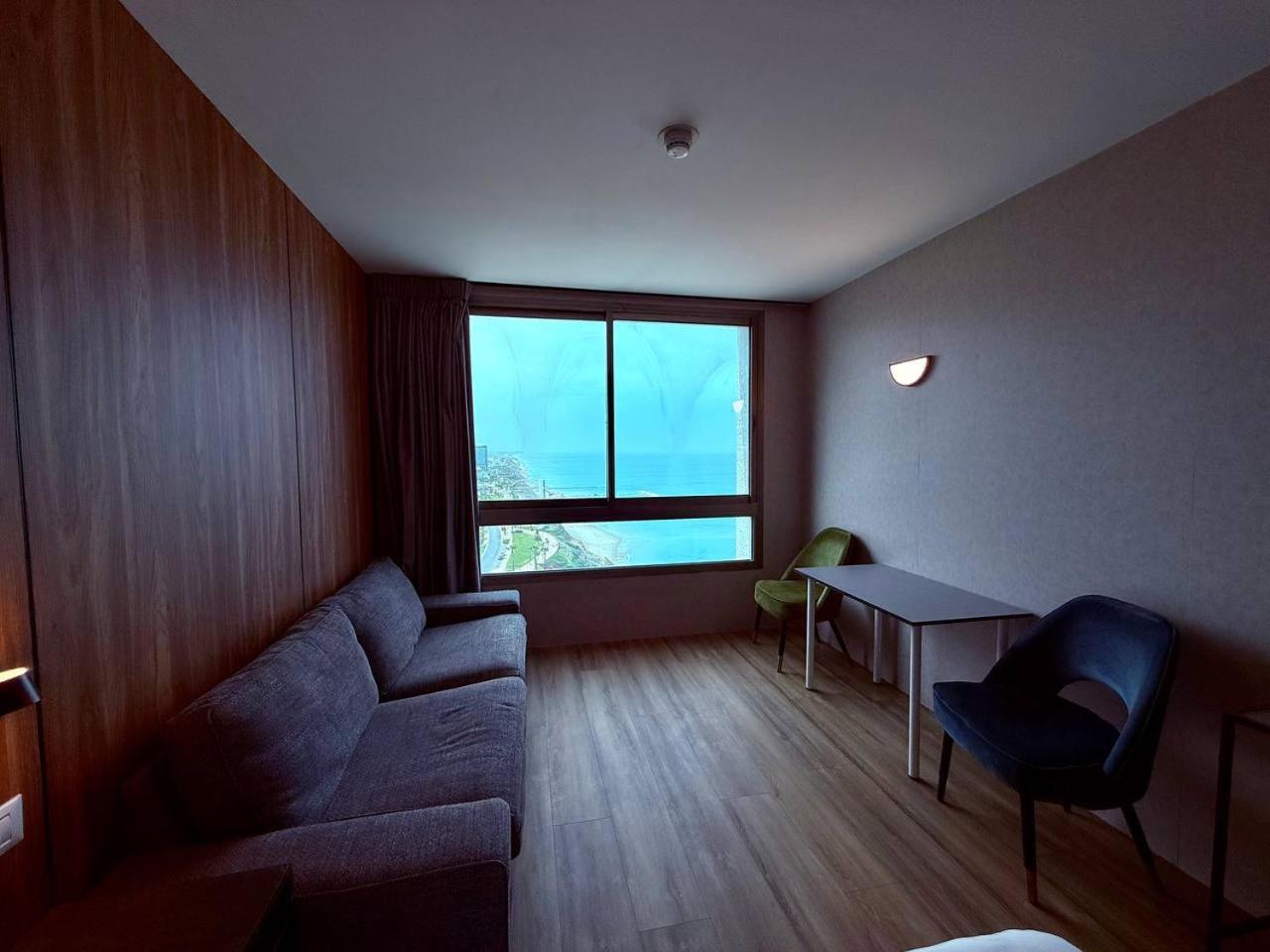 C Tower Apartments 内坦亚 外观 照片