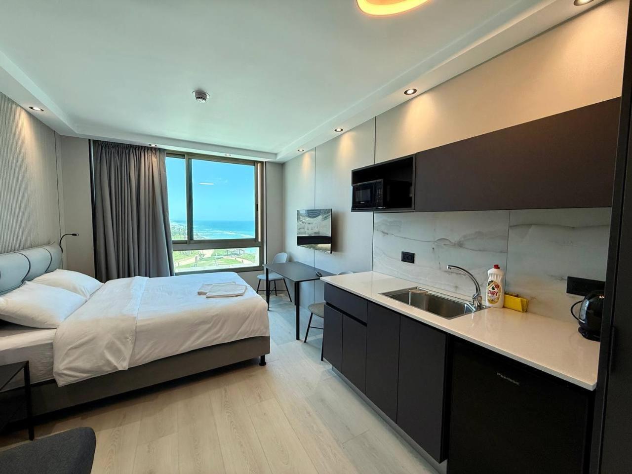 C Tower Apartments 内坦亚 外观 照片